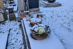 Hrob Prouzových na krčínském hřbitově